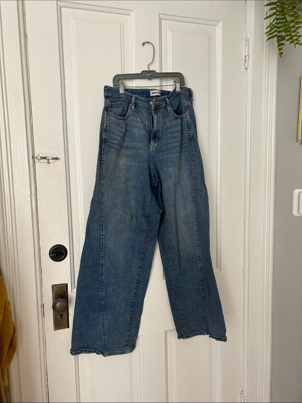 Very Good Condition DKNY Classic Blue Wide Leg Women's Jeans